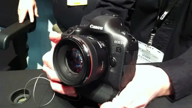 Canon 1D X: Hands-On Video At CES 2012