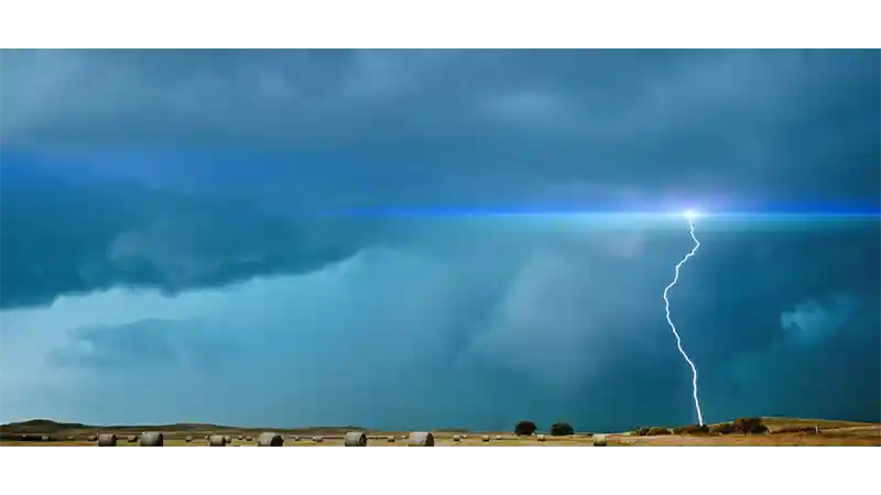 Spectacular 1,000fps Slow-Motion Lightning Footage by Dustin Farrell